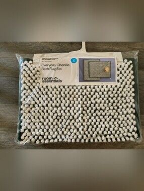 2pcs room essentials Everyday Chenille Bath Rug Set - White